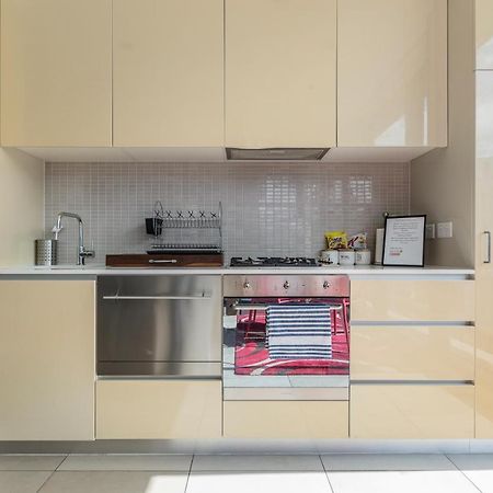 Light, Airy, Spacious Queens Road Apartment Melbourne Dış mekan fotoğraf